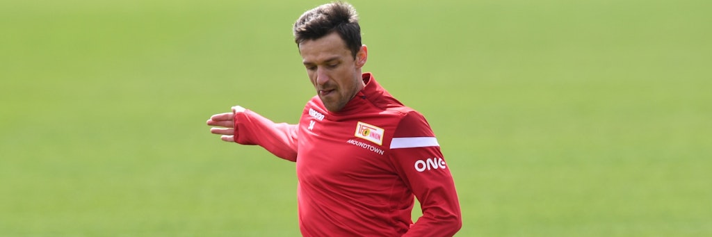 Endlich mal wieder Ballarbeit und nicht nur dröges Laufen: Christian Gentner freut sch über eine Form von Mannschaftstraining.