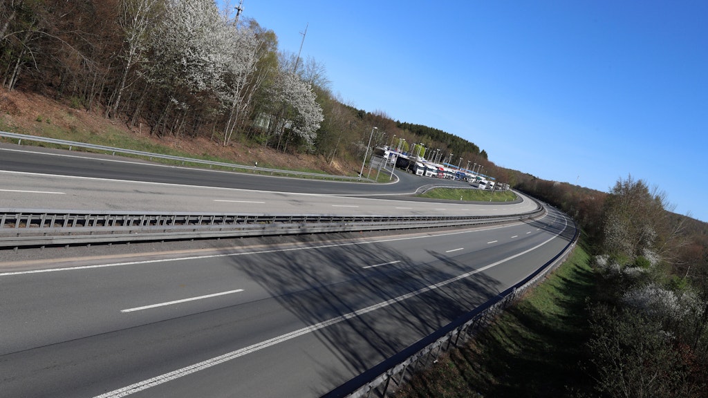Leere Autobahnen während der Corona-Krise. Sorgt das für bessere Luft?