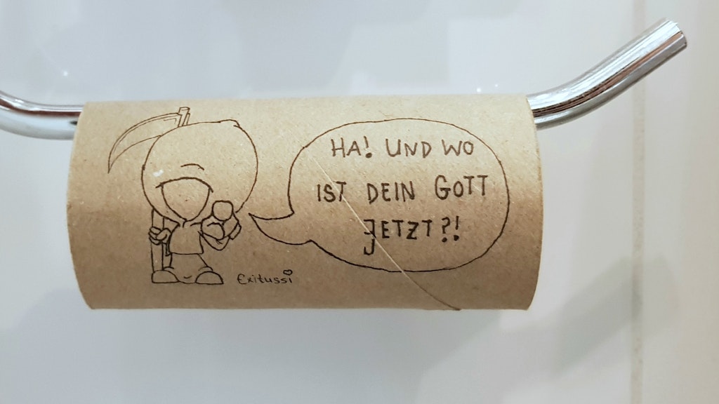 Solche Klorollen versteigert der Tod auf seiner Facebook-Seite.
