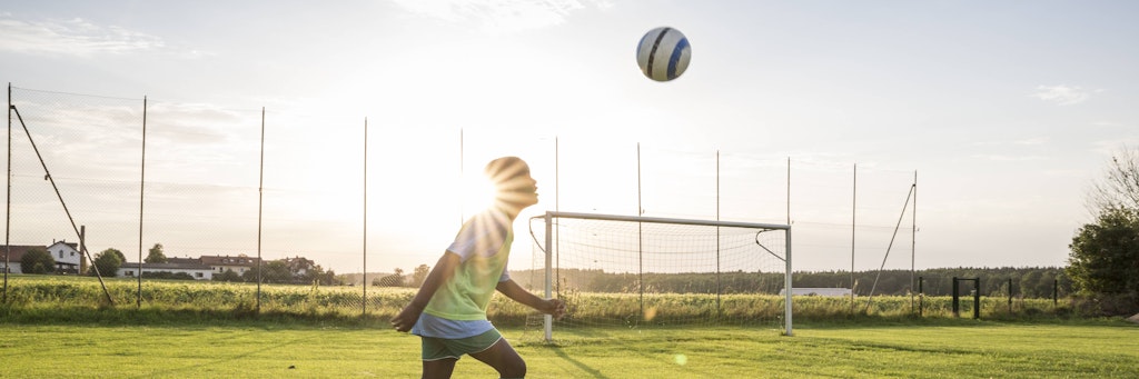 Wie schädlich ist das Kopfballspiel für Kinder?