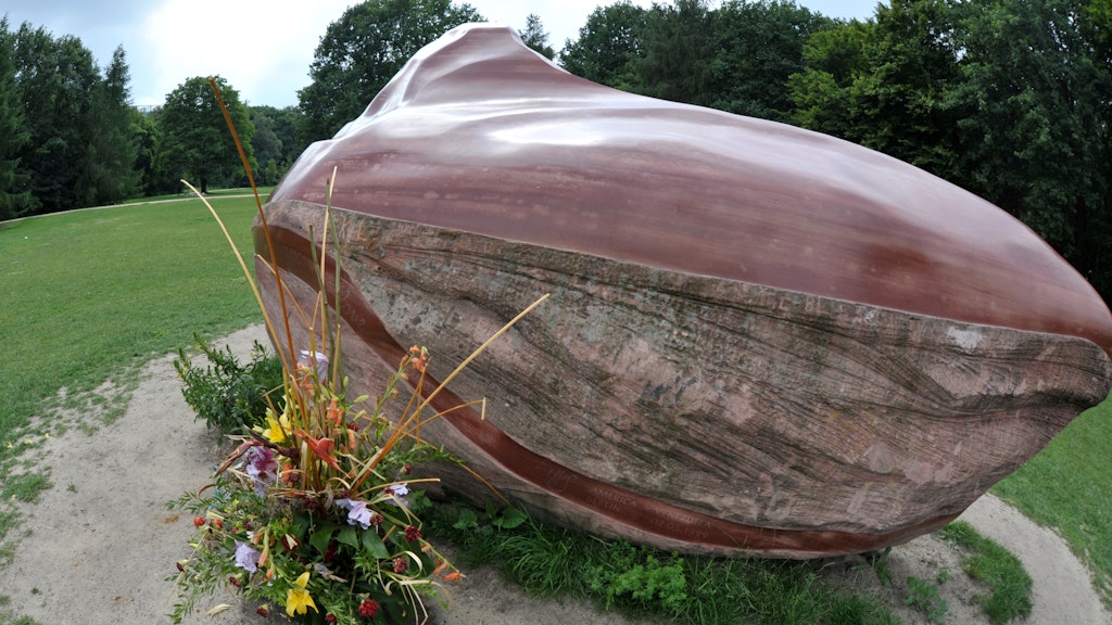 Der 35 Tonnen schwerere Stein, der den Indigenen vom Volk der Pemonen heilig ist, befindet sich wieder in Venezuela, nachdem er mehr als 20 Jahre als Kunstobjekt im Tiergarten Berlin gelegen hatte. (Archivbild von 2012)