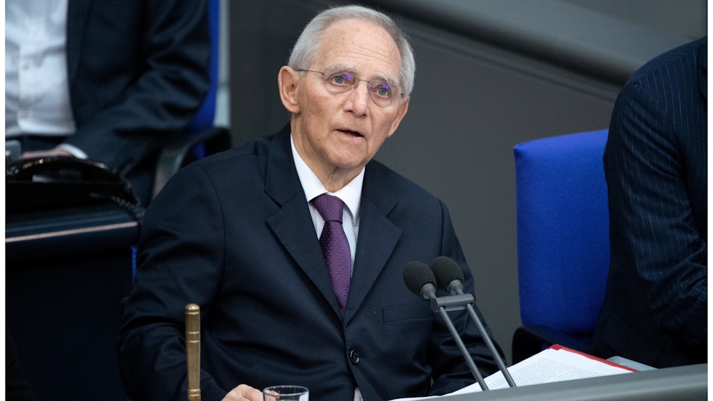 Die Ideen vonm Wolfgang Schäuble stoßen auf Kritik bei Lehrerverband und Tourismusverband. 