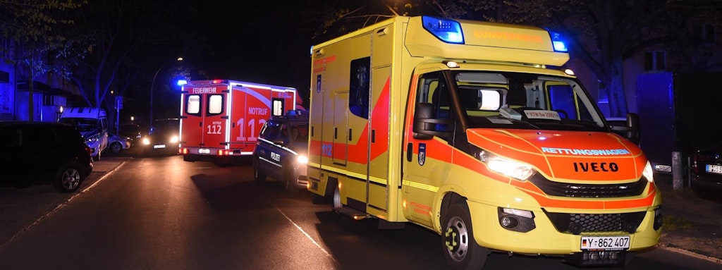 Auch ein Rettungswagen war bei dem Einsatz vorsorglich vor Ort. 