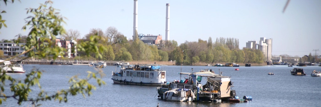 Immer mehr Boote liegen dauerhaft in der Rummelsburger Bucht - nun sollen sie weg.<br>