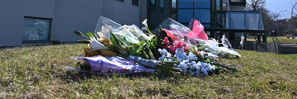 Blumen vor dem Altenheim in Dorval.