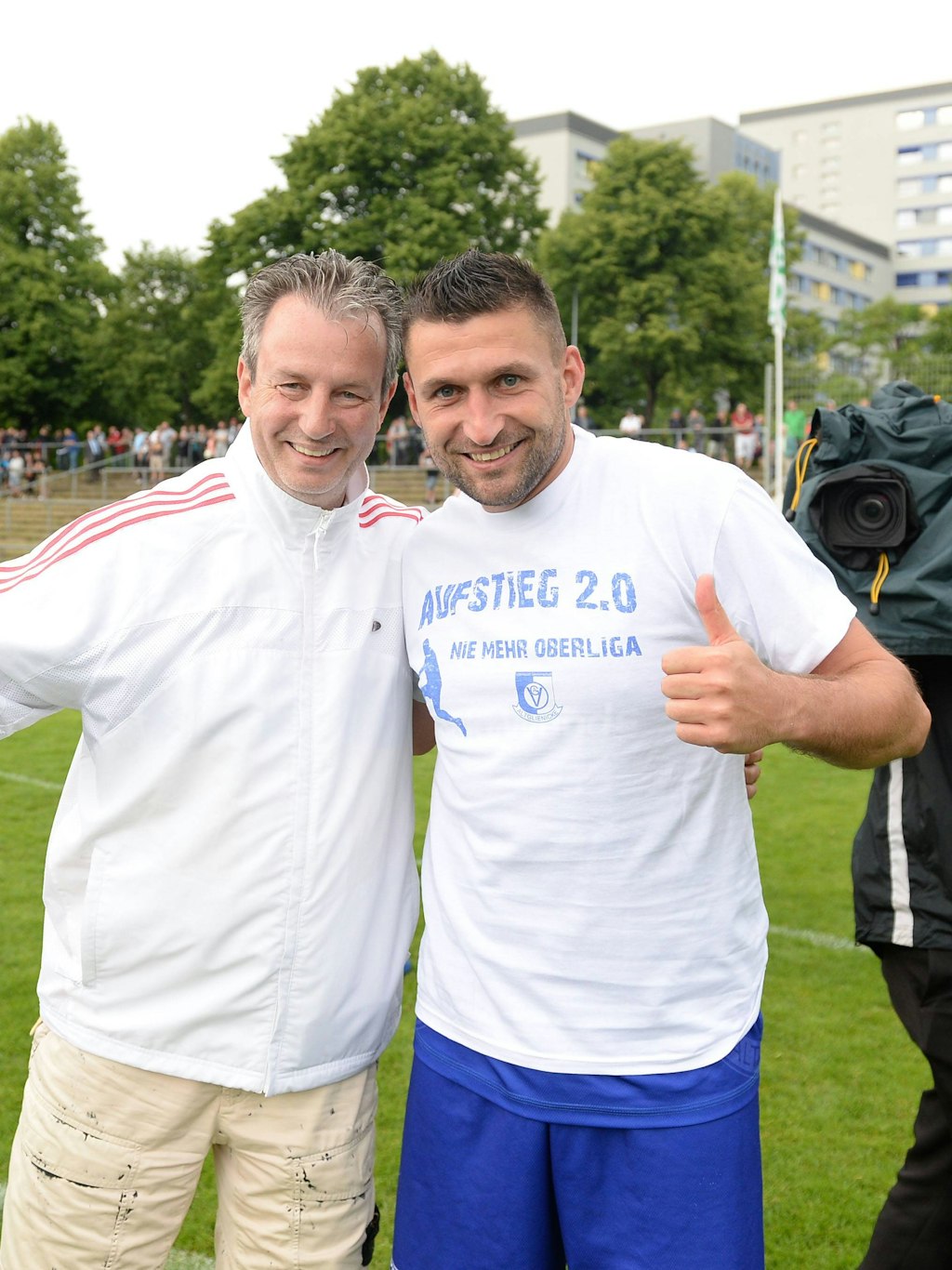 Detlef Müller und Torsten Mattuschka (r.) beim Aufstieg der VSG Altglienicke in die Regionalliga vor knapp drei Jahren. 