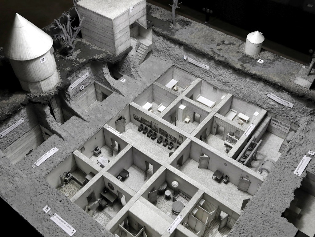 Dieses Modell des „Führerbunkers“ steht im „Berlin Story Bunker & Museum“. Ganz links unten ist Hitlers Schlafzimmer zu sehen, rechts daneben sein Wohn- und Arbeitszimmer, in dem er und Eva Braun Selbstmord begehen.