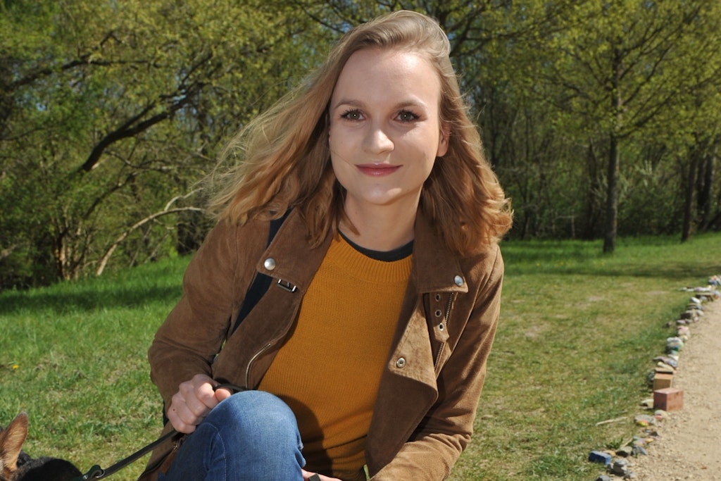 Elisa Andrä (29) ist Pädagogin und beobachtet täglich begeistert das Wachsen der Steinkette.