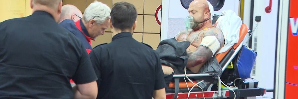 Dariusch F. wird nach den Schüssen ins Krankenhaus gebracht.