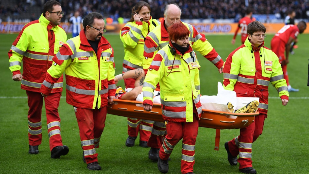 Große Events wie Fußballspiele fallen in der Krise aus. Für die ASB-Sanitäter gibt es deshalb weniger Aufträge.