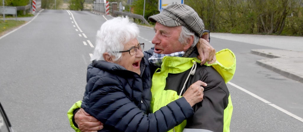 Endlich wieder Arm in Arm: Das deutsch-dänische Pärchen Karsten Tüchsen Hansen und Inga Rasmussen.