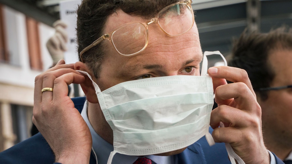 Gesundheitsminister Jens Spahn (CDU) empfahl die umstrittene Methode zur Masken-Wiederverwertung.