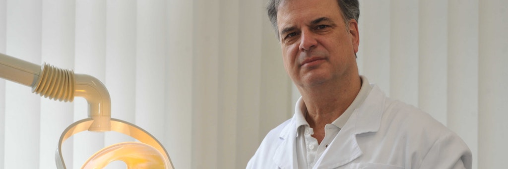 Dr. Michael Dreyer (57), Vizepräsident der Zahnärztekammer Berlin in seiner Praxis.<br>