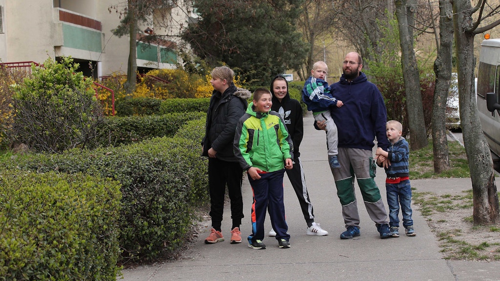 Vater Silvio geht jetzt mit weniger Kindern raus.