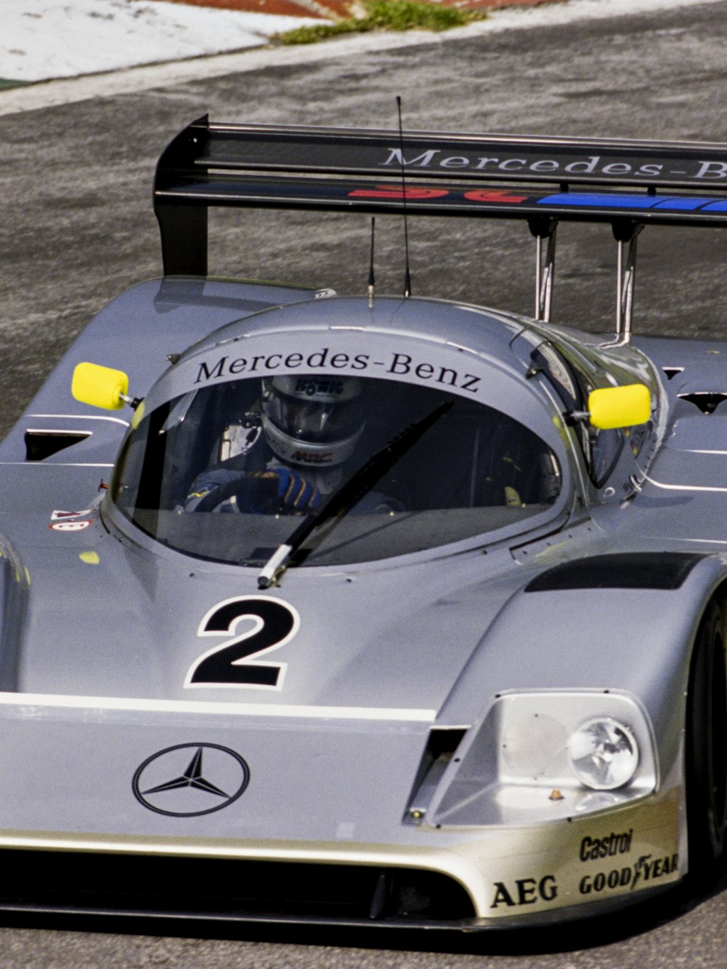 Michael Schumacher beim Sieg im legendären Mercedes C11-Sportwagen in Mexiko.