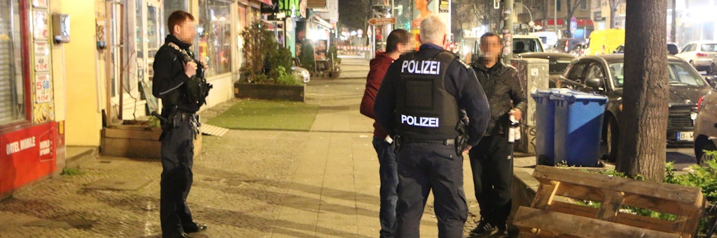 In der Nacht zu Sonntag rückte die Polizei in Neukölln zum Großeinsatz aus und machte Spätis dicht.