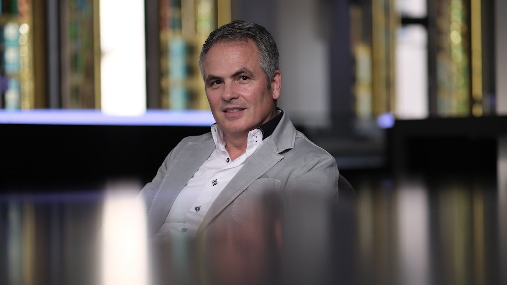 Berndt Schmidt ist der Intendant des Friedrichstadt-Palast.