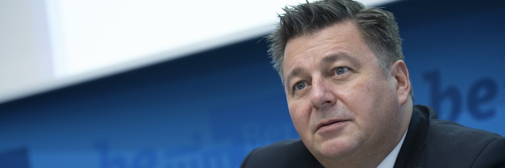 Innensenator Andreas Geisel bleibt dabei: Masken wurden in die USA umgeleitet.