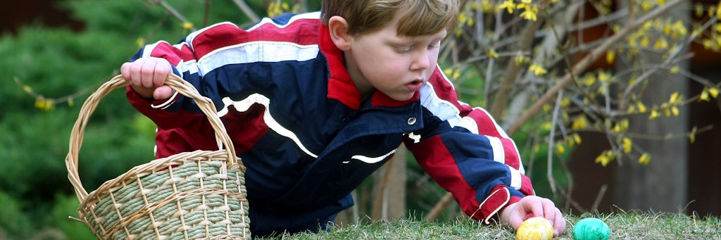 Kinder dürfen Eier zu Hause im Garten suchen, aber nicht mit Freunden in den Berliner Parks.