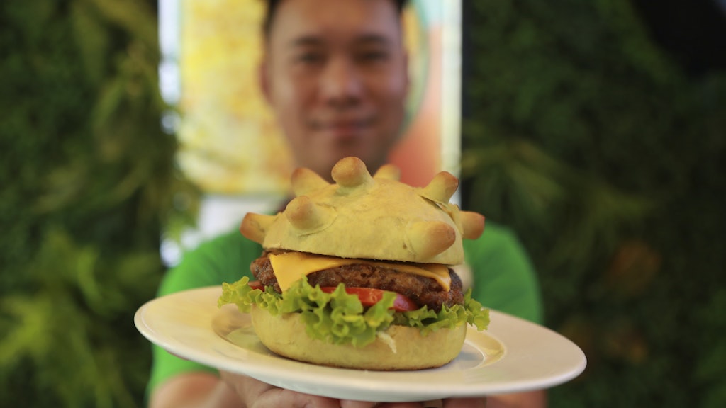 Das Gericht zur Krise: Dieser Corona-Burger mit Virus-Brötchen hat bestimmt viele Kalorien.
