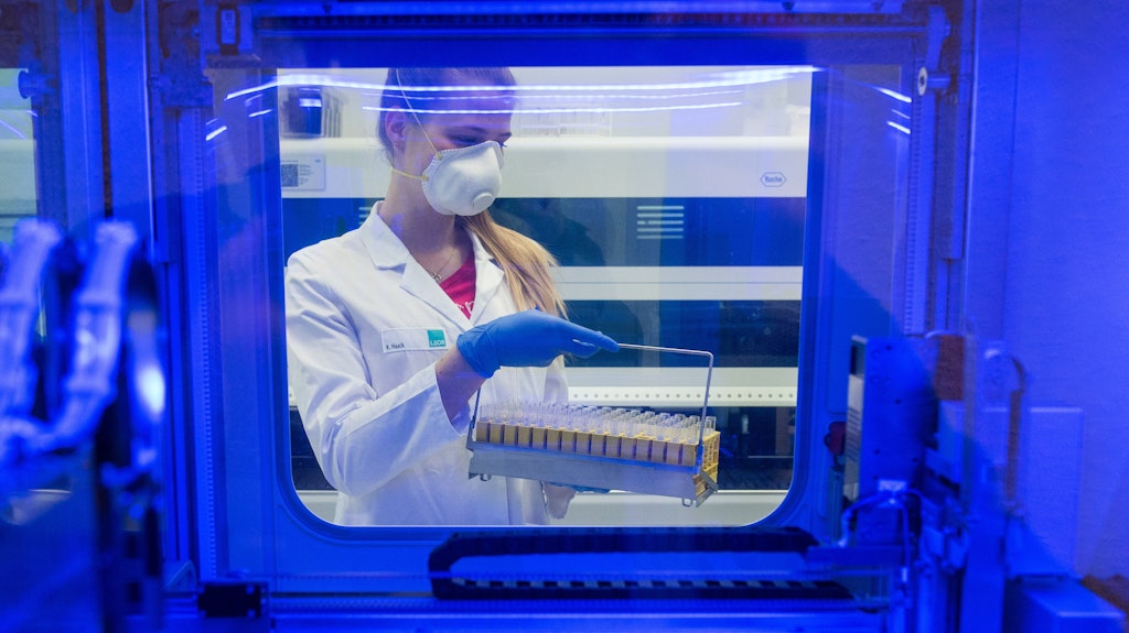 Wie viele Corona-Infizierte gibt es in Deutschland wirklich? Wissenschaftler forschen auf Hochtouren, um verlässliche Zahlen zu generieren. 