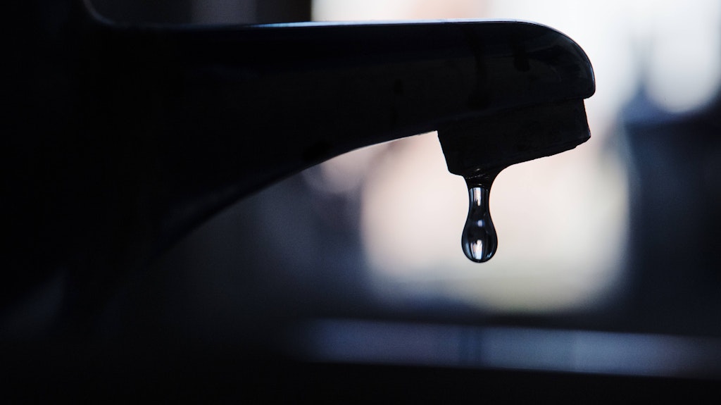 Die Gefahr kommt aus dem Wasserhahn. Das Problem entsteht beim Einatmen der Bakterien.