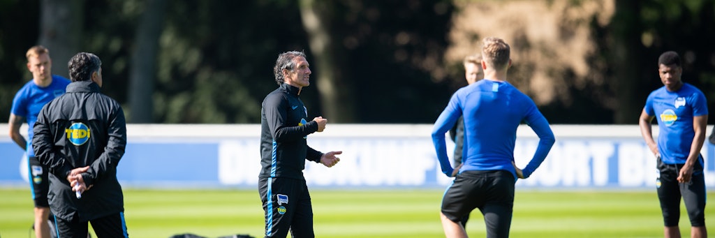 Trainer Bruno Labbadia will Herthas Spielern eine neue Spielphilosophie vermitteln, brauch gleichzeitig aber dringend Punkte. 