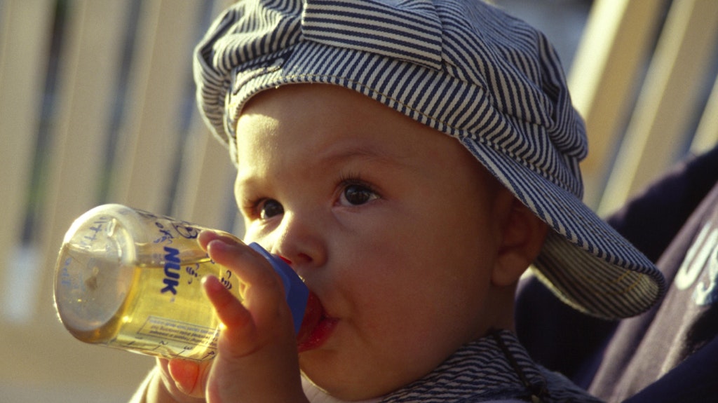 Der Drink fürs Baby sollte grundsätzlich nicht extra gesüßt werden.
