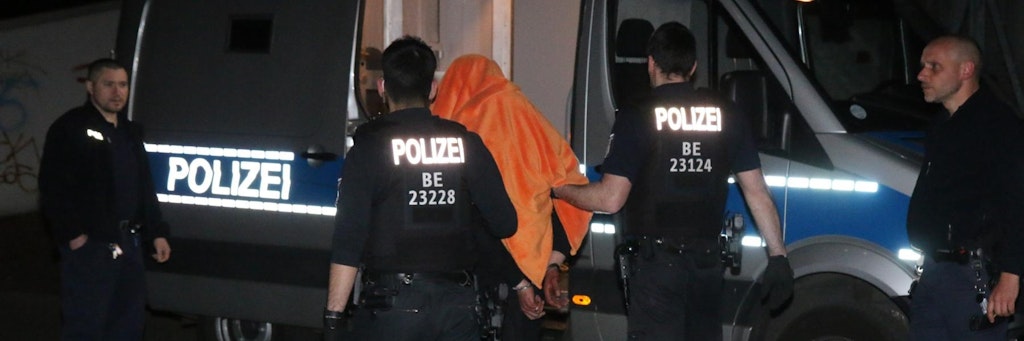Beide Einbrecher wurden festgenommen und in Gewahrsam gebracht.