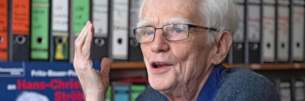 Hans-Christian Ströbele (80) in seiner Berliner Wohnung. Am 7. Juni hat er Geburtstag.