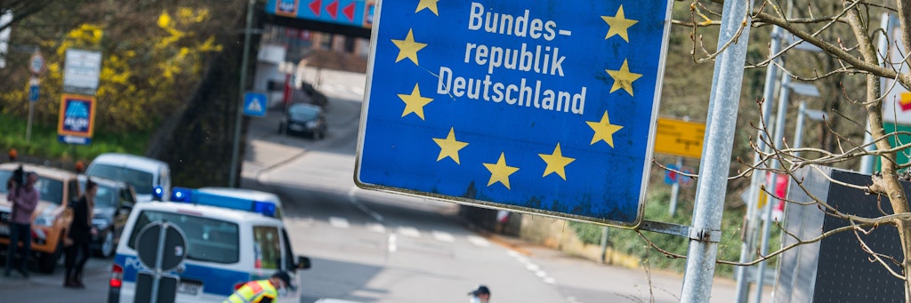Kontrollen wie hier an einem Übergang nach Frankreich sollen von Sonnabend an geringer ausfallen.