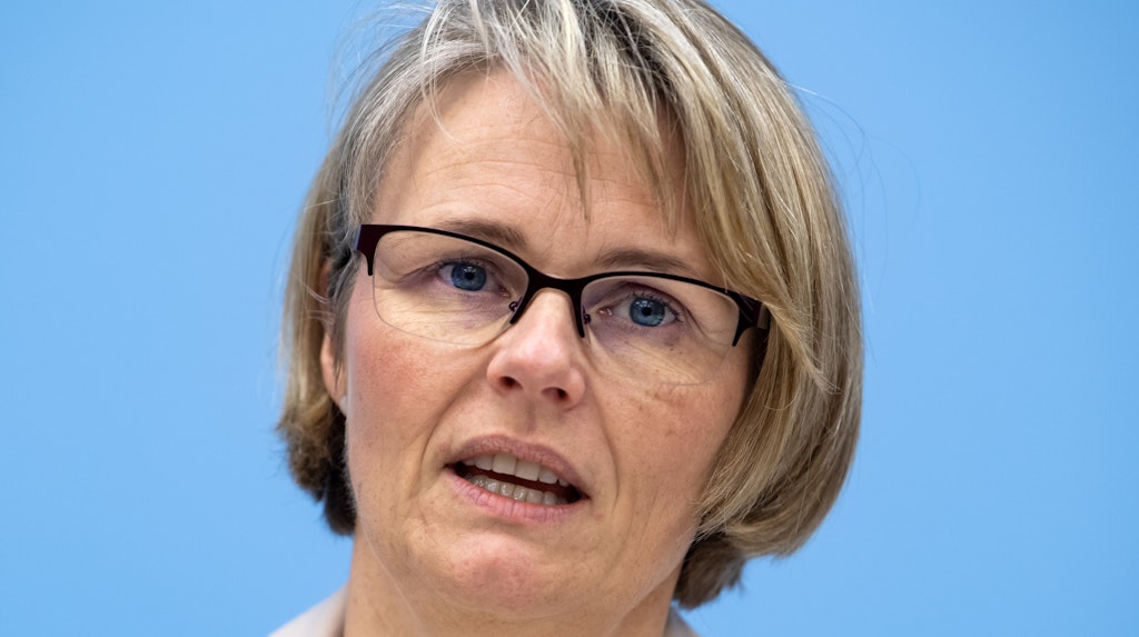 Bildungsministerin Anja Karliczek will nun mehr Geld für Schüler-Laptops bereitstellen.