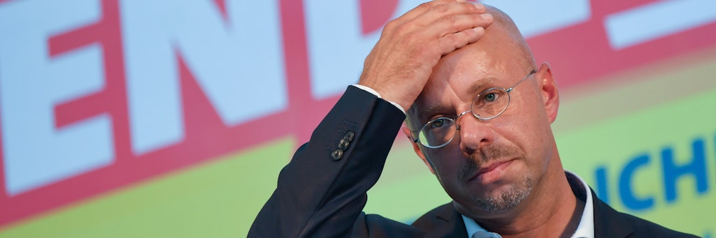 Die AfD schließt Rechtsaußen Andreas Kalbitz aus der Partei aus.