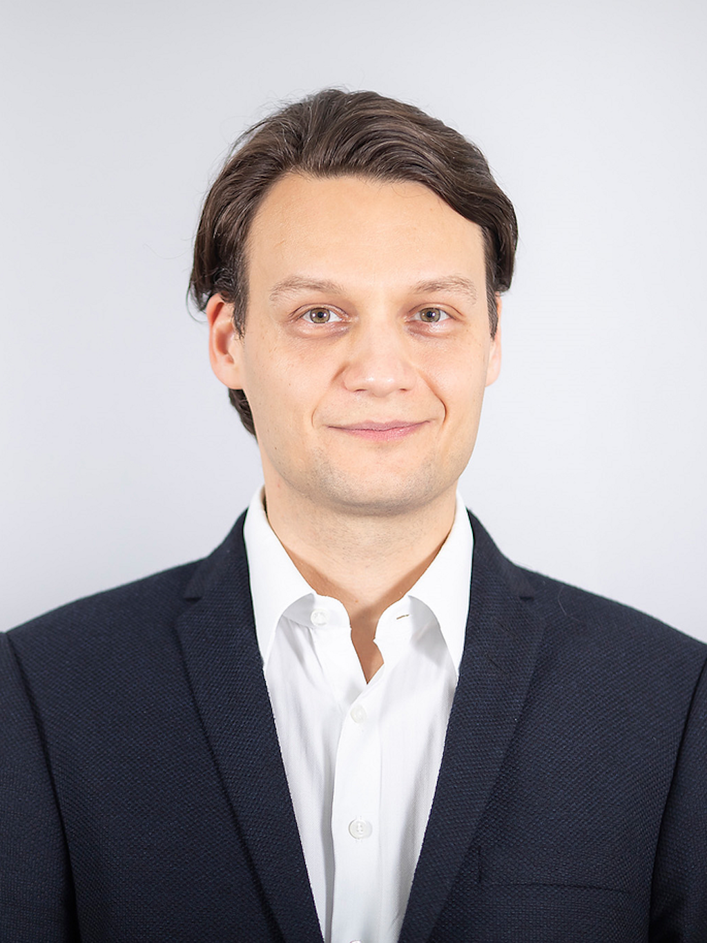 Prof. Dr. Alexander Kriwoluzky lehrt an der Freien Universität Makroökonomie und leitet die Abteilung Makroökonomie am Deutschen Institut für Wirtschaftsforschung in Berlin. 