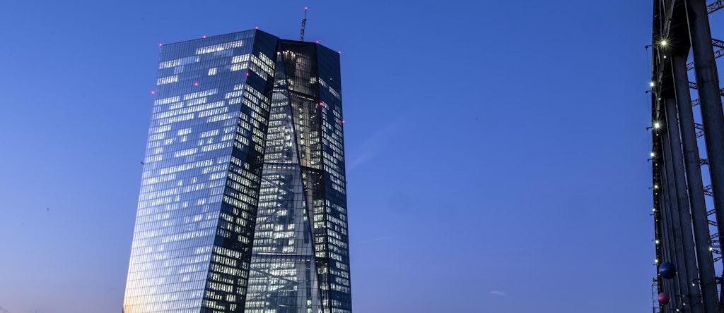 Das Hochhaus der Europäischen Zentralbank in Frankfurt/M. Hier wird versucht, die von der Corona-Pandemie gebeutelte Wirtschaft Europas wieder in Schwung zu bringen.