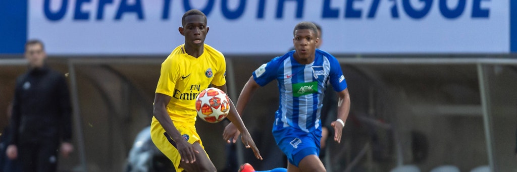 Jessic Ngankam (r.) sammelte bereits internationale Erfahrung in U-Länderspielen für den DFB und in der Uefa Youth League mit Hertha gegen Paris SG.