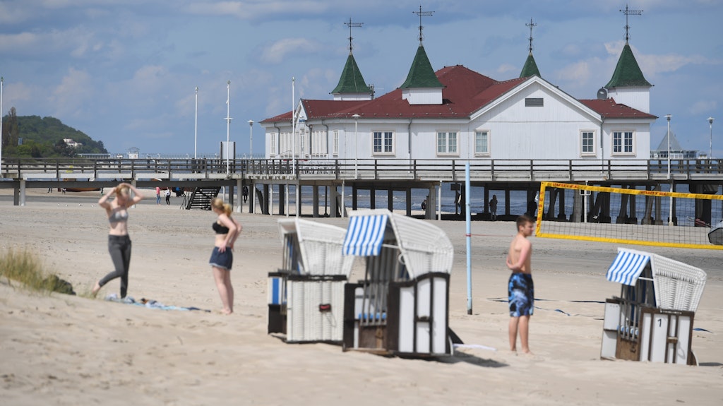 In Ahlbeck auf Usedom genießen bisher nur Einheimische die Frühlingssonne. Die Hotellerie steht aber schon in den Startlöchern.