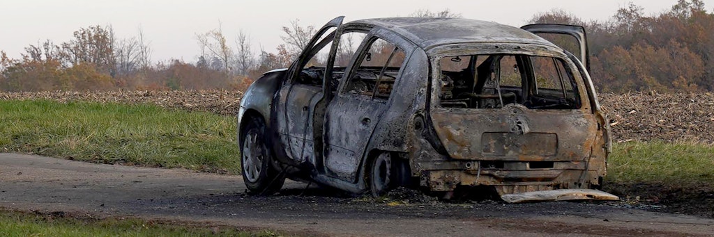 Gerabronn in Baden-Württemberg Mitte November 2019: Das ausgebrannte Autowrack, in dem der 47 Jahre alte Mann seine von ihm getrennt lebende Ehefrau angezündet haben soll.