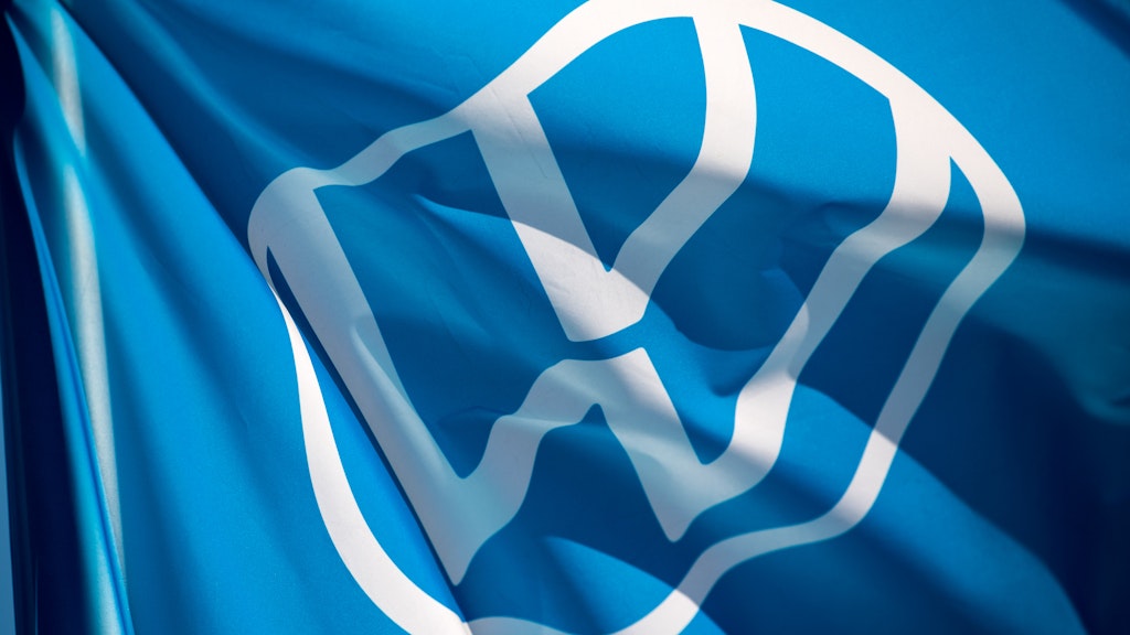 Fahne mit dem VW-Logo