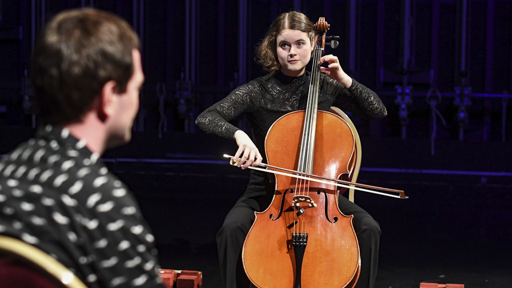 Seit ihrem vierten Lebensjahr spielt Anne-Claire Dani Cello.