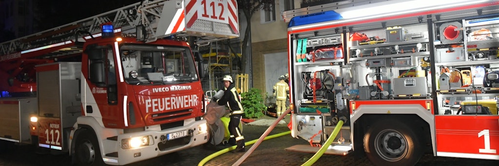 Rund 50 Feuerwehrleute waren im Einsatz. Sie mussten sieben Mieter behandeln.