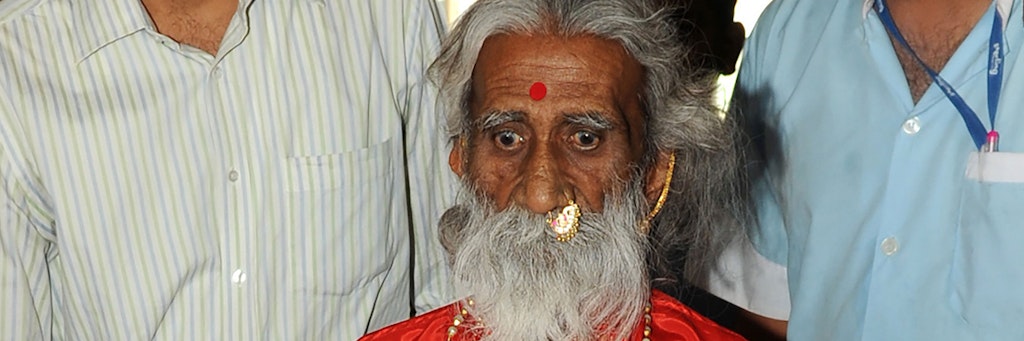 Der aus dem kleinen Dorf Charadad stammende Yogi mit dem Nasenring hatte erklärt, seit dem Alter von elf Jahren weder etwas zu essen noch etwas zu trinken zu sich nehmen müssen.