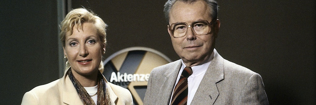 01.01.1994, Mainz: Sabine Zimmermann, damals Co-Moderatorin der ZDF-Fahndungssendung «Aktenzeichen XY... ungelöst», und ihr Vater Eduard Zimmermann.