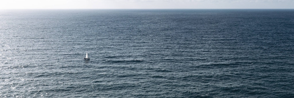 Monate lang musste ein Segler auf dem Meer ausharren (Symbolbild).