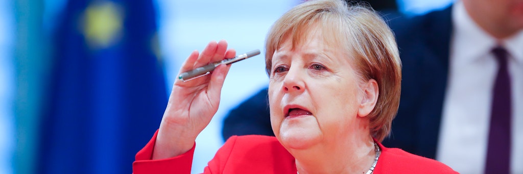 Bundeskanzlerin Angela Merkel öffnet die Tür für einen Neustart der Bundesliga.