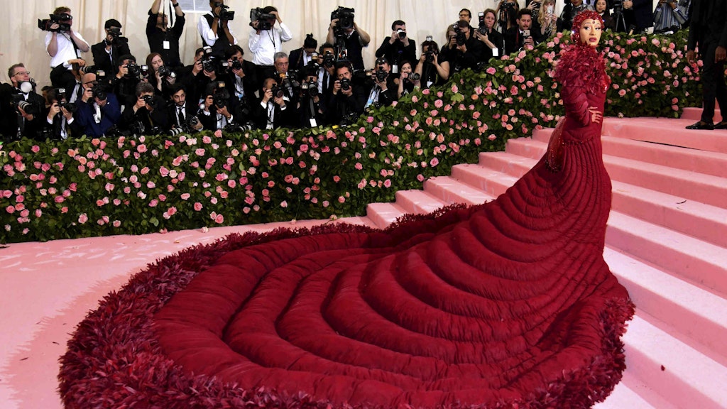 Es hätte so schön sein können. Rapperin Cardi B kam schon einmal in dieser Robe zur Metropolitan Gala. 2020 blieb nur die Erinnerung daran.