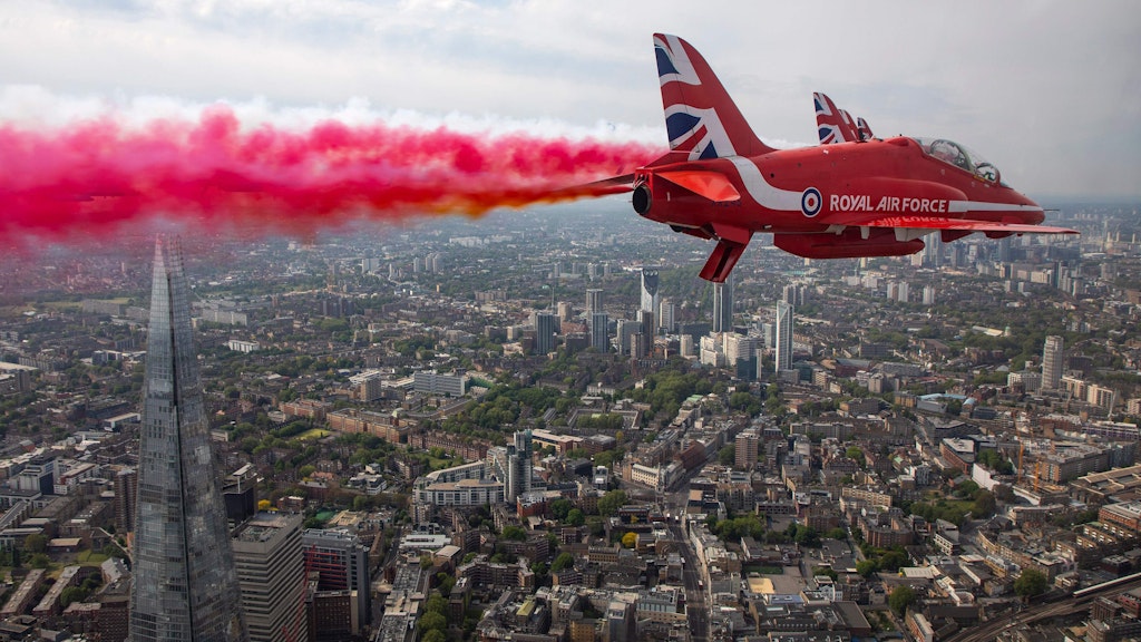 In Großbritannien startete die Luftwaffe zum Formationsflug über London.<br>