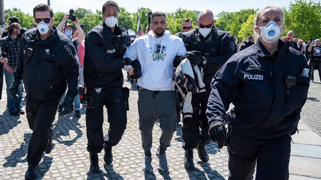 Attila Hildmann wird abgeführt