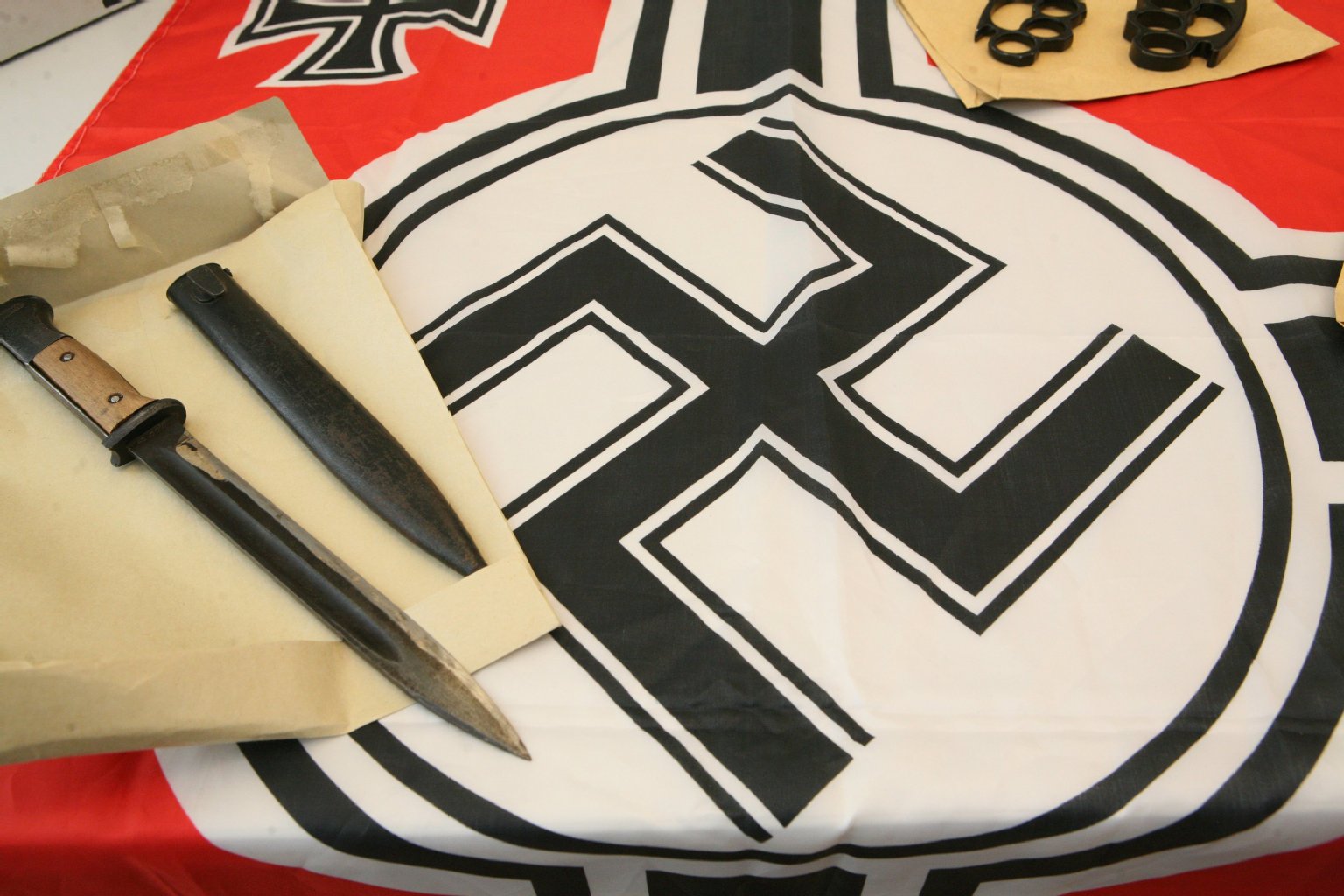 Beschlagnahmtes Material der «Freien Kräfte Teltow-Flämings», einer organisierten Rechtsextremistengruppe.