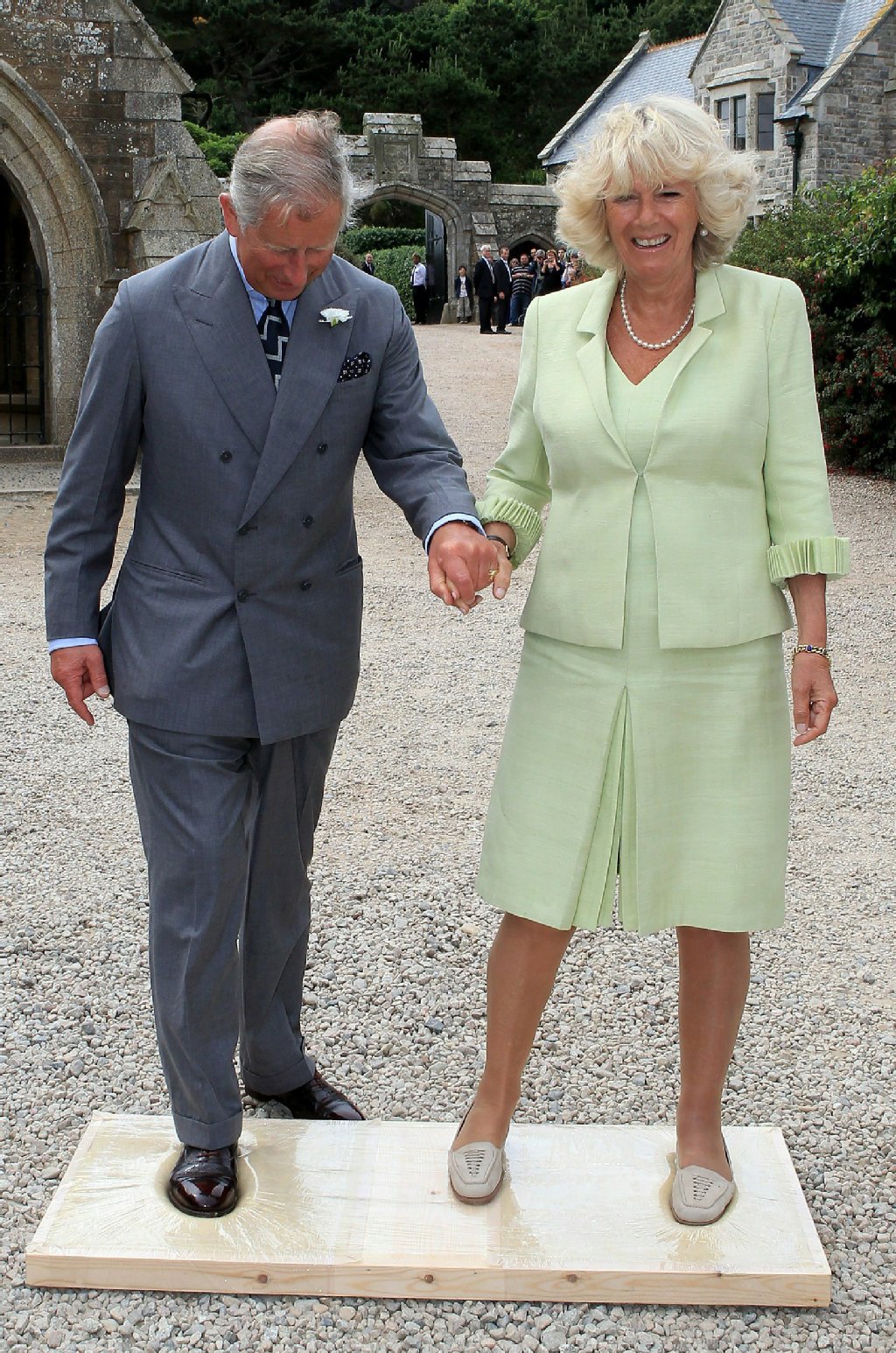 Platz 3: Die britische Prinzessin Camilla Mountbatten-Windsor, Herzogin von Cornwall. Sie ist die Ehefrau von Prinz Charles (links)